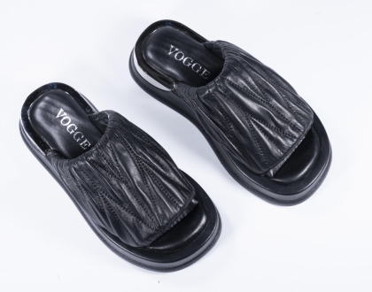 Papuc de damă VOGGE din piele naturală de culoare neagră