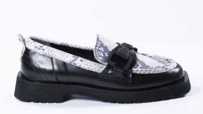 VOGGE Pantofi din piele naturală în negru cu imprimeu