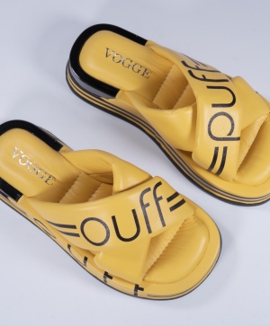 Papuc de damă VOGGE din piele naturală de culoare galbenă