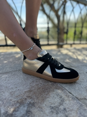 Adidași Aurii & Negri - Eleganță Urbană