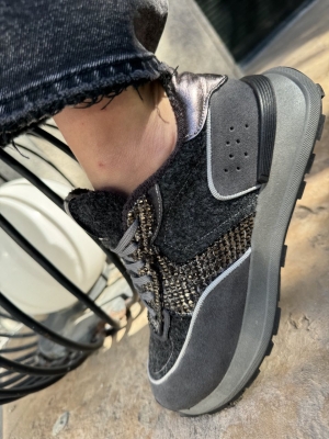 Adidași de damă eleganți, negri - Confort și stil!