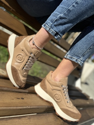 Adidași piele damă bej-maro, stil & confort la fiecare pas!