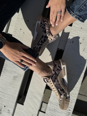 Adidași D&G Leopard : Eleganță Urbană!