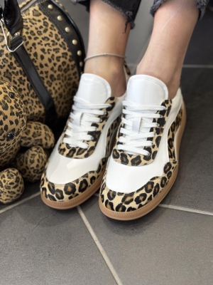 Adidași damă piele albă cu imprimeu leopard