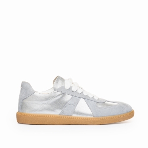 Adidași Damă Argintii - Stil și Confort!