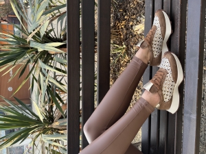 Adidași Damă Piele Suedeș Maro Aurii - Eleganță și Confort!