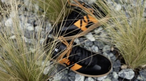 Adidași Piele Neagră & Portocalie - Stil & Confort