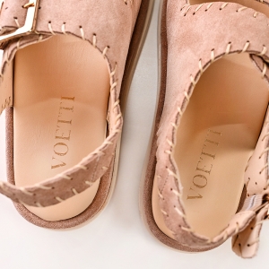 Sandale dama piele întoarsă bej cu detalii catarame Voetti