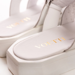 Șlapi Dama Albi cu Platformă și Ținte - Voetti