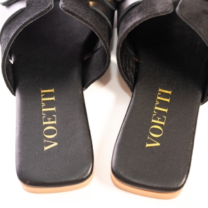 Papuci damă negri cu detalii aurii - Eleganță la fiecare pas!