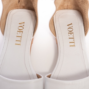 Sandale dama albe din piele cu floare – Eleganță la fiecare pas!