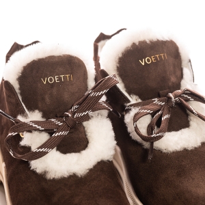 Adidași maro din piele întoarsă cu blană Voetti - Căldură și stil!