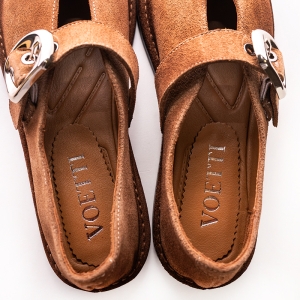 Siguranță și stil cu pantofii mocasini maro din piele întoarsă!