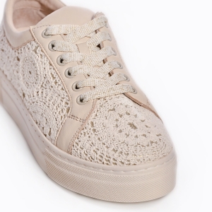 Tenisi crem cu dantelă - Eleganță și confort la fiecare pas!