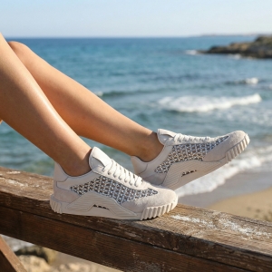 Adidași de damă eleganți cu detalii sclipitoare