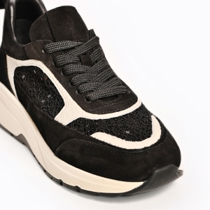 Tenisi crem cu dantelă - Eleganță și confort la fiecare pas!