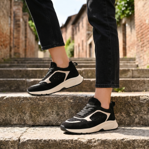 Adidași de piele întoarsă neagră pentru femei - Eleganță și confort la fiecare pas!