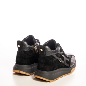 Sneakers înalți damă negri piele întoarsă cu talpă groasă maro.